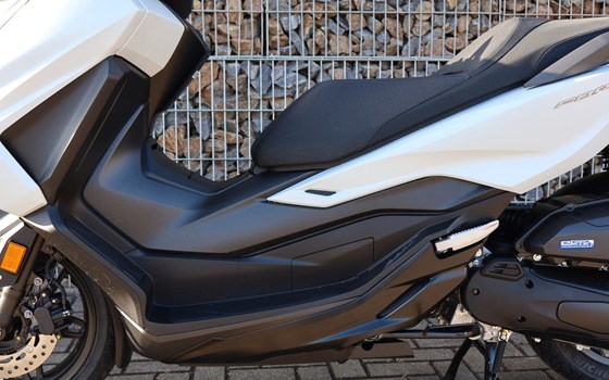 Gebrauchtmotorrad Honda Forza 125 - Bild 3