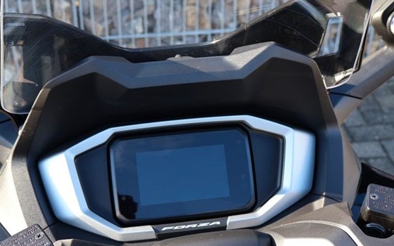 Gebrauchtmotorrad Honda Forza 350 - Bild 8