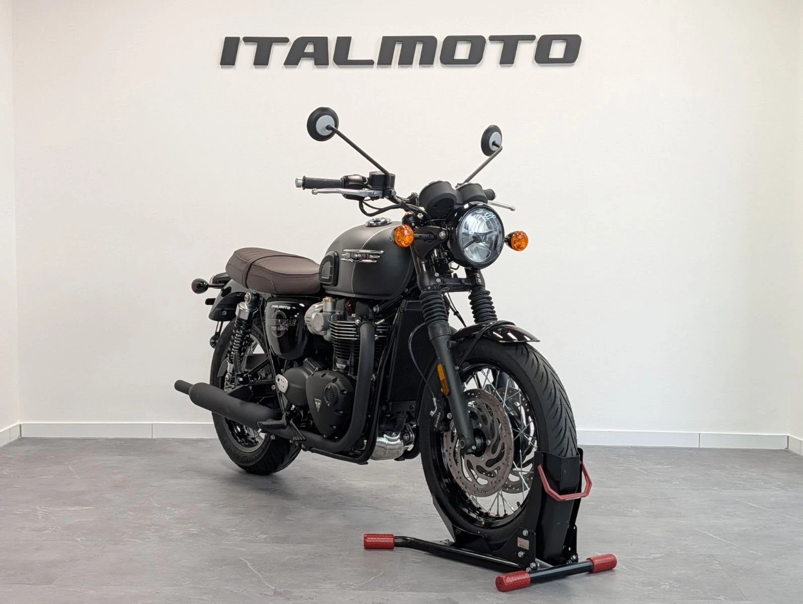 Triumph Bonneville T120 Black