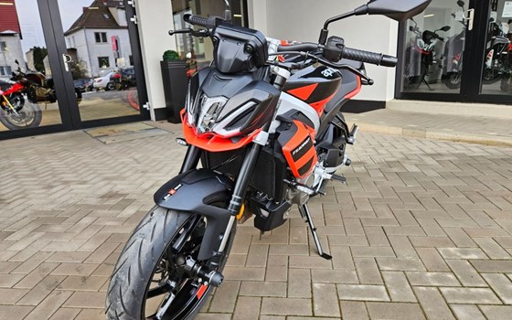 Gebrauchtmotorrad Aprilia Tuono 457 - Bild 13