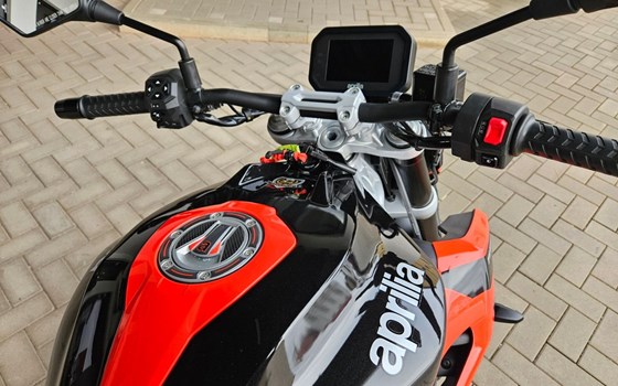 Gebrauchtmotorrad Aprilia Tuono 457 - Bild 5