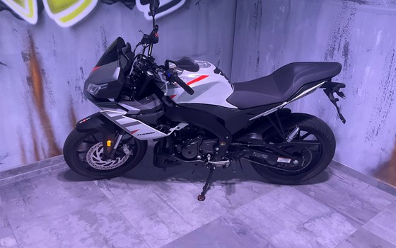 Gebrauchtmotorrad Aprilia Tuono 125 - Bild 3