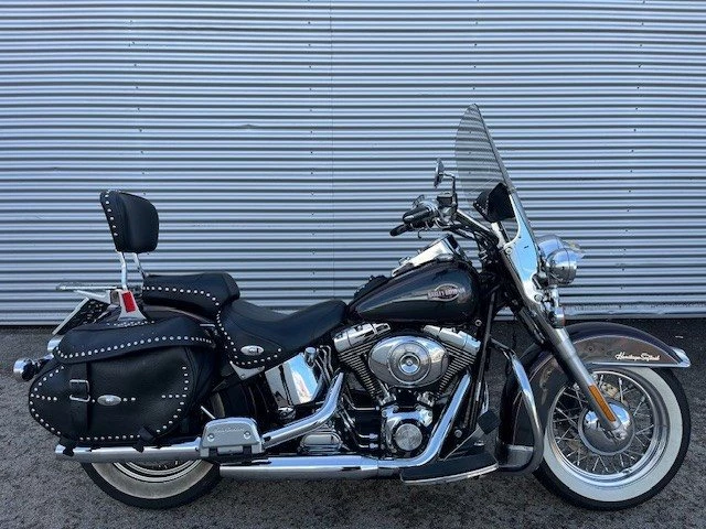 Harley-Davidson Softail Heritage Classic FLSTC (Deep Cherry/Black Pearl) - Bild 2