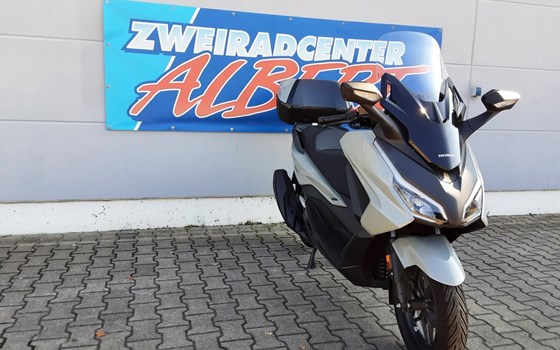 Gebrauchtmotorrad Honda Forza 350 - Bild 2