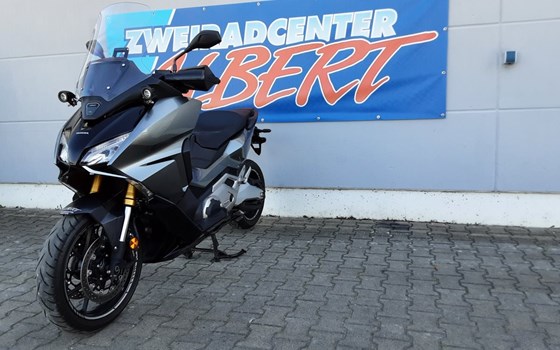 Gebrauchtmotorrad Honda Forza 750 - Bild 11