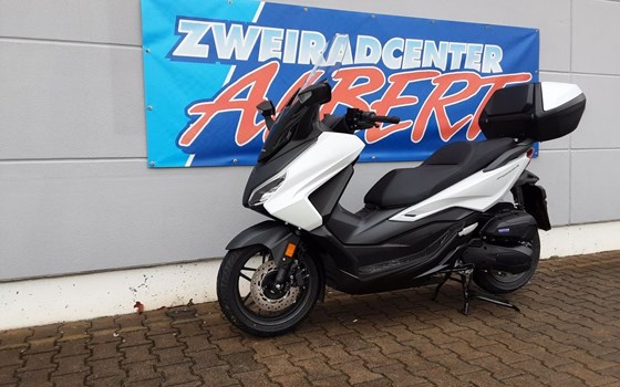 Gebrauchtmotorrad Honda Forza 125 - Bild 2