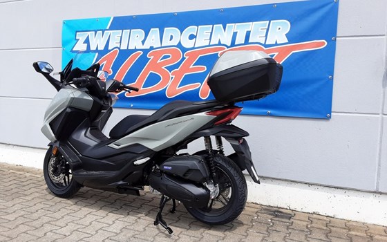 Gebrauchtmotorrad Honda Forza 125 - Bild 2