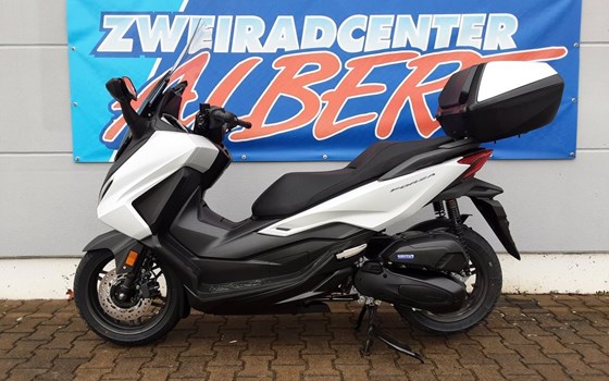 Gebrauchtmotorrad Honda Forza 125 - Bild 1
