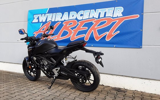 Gebrauchtmotorrad Honda CB125R - Bild 3