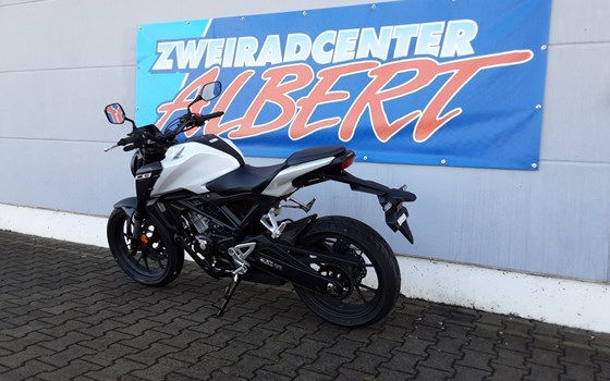 Gebrauchtmotorrad Honda CB125R - Bild 5