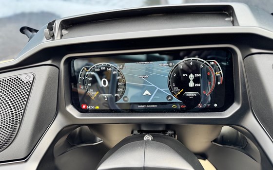 Gebrauchtmotorrad Harley-Davidson Road Glide FLTRX - Bild 11