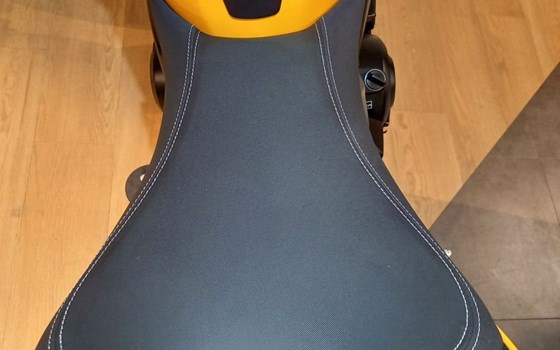 Gebrauchtmotorrad Triumph Street Triple RS - Bild 10