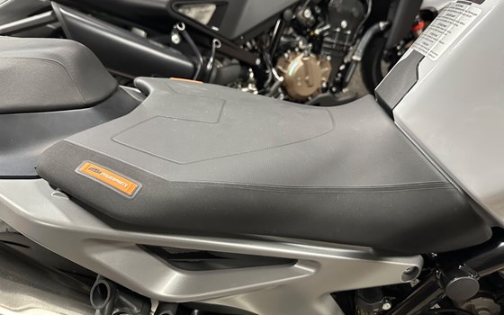 Gebrauchtmotorrad KTM 790 Duke L - Bild 3