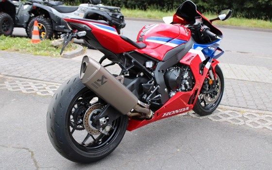 Gebrauchtmotorrad Honda CBR1000RR-R Fireblade - Bild 4