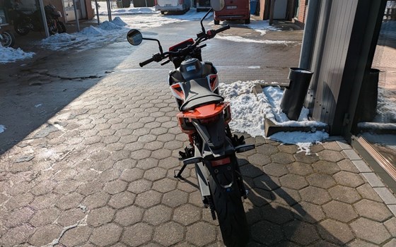 Neufahrzeug KTM 390 SMC R - Bild 11