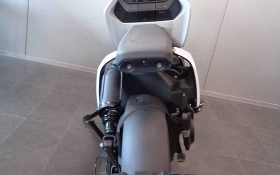 Gebrauchtmotorrad BMW CE 04 - Bild 2