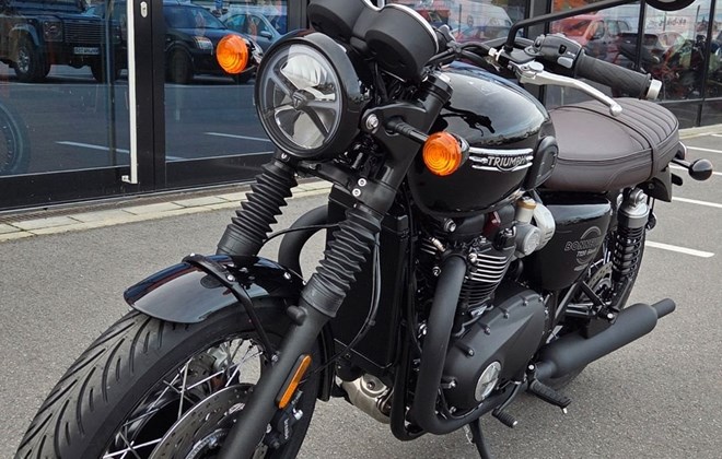 Triumph Bonneville T120 Black