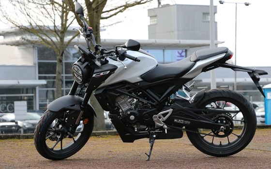 Gebrauchtmotorrad Honda CB125R - Bild 1