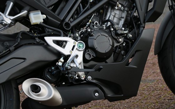 Gebrauchtmotorrad Honda CB125R - Bild 6