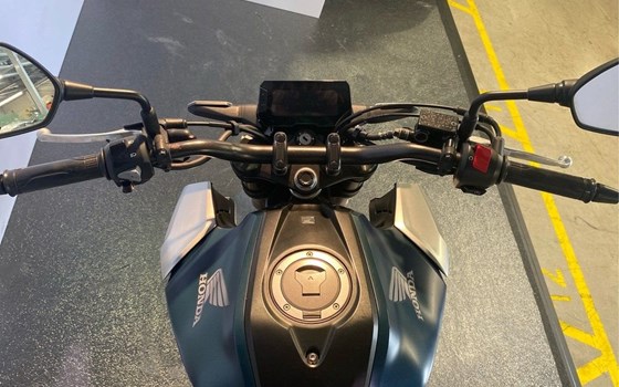 Gebrauchtmotorrad Honda CB125R - Bild 4