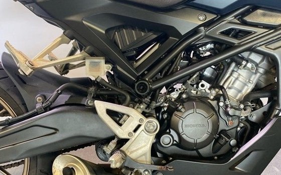 Gebrauchtmotorrad Honda CB125R - Bild 6