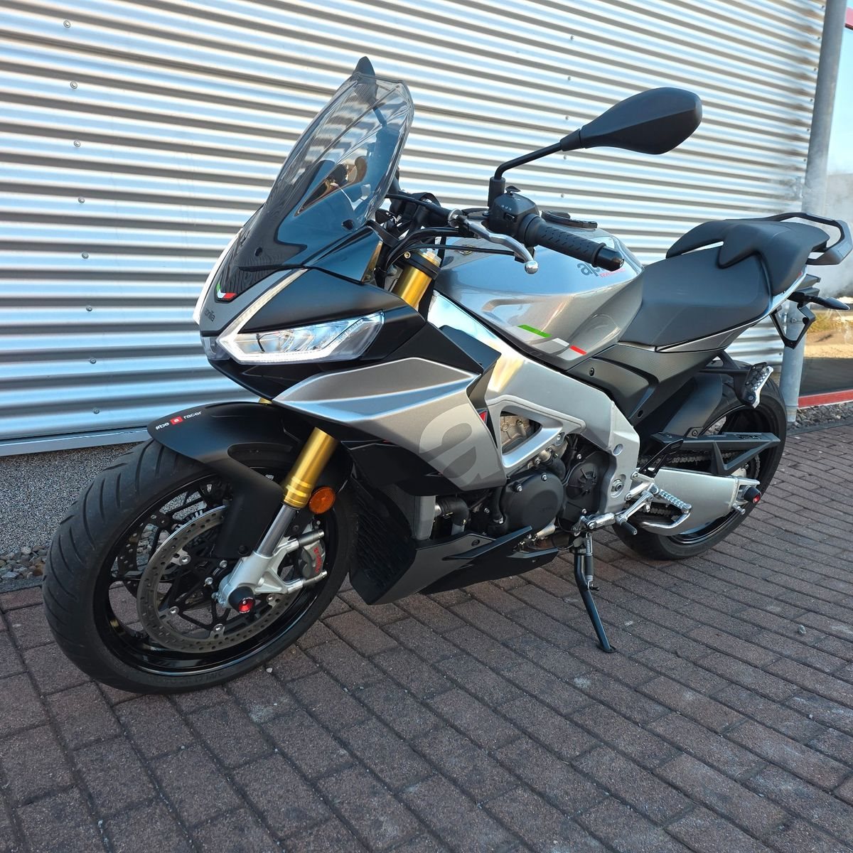 Aprilia Tuono V4 R 