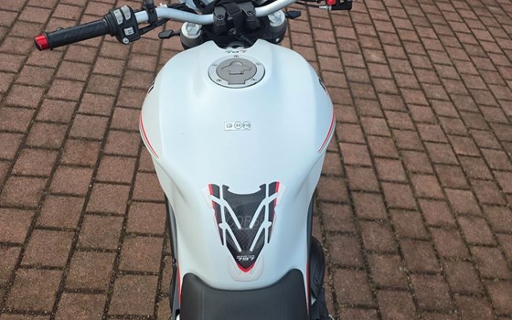 Gebrauchtmotorrad Ducati Monster 797 - Bild 4