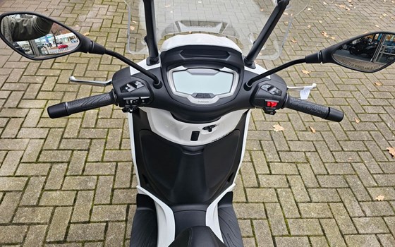 Neufahrzeug Piaggio Beverly 400 - Bild 11