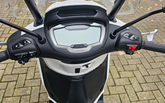 Neufahrzeug Piaggio Beverly 400 - Bild 13