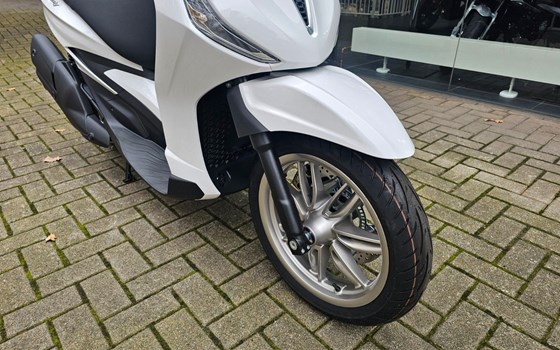 Neufahrzeug Piaggio Beverly 400 - Bild 7