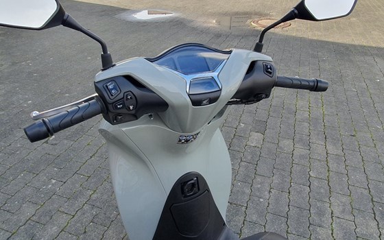 Gebrauchtmotorrad Honda SH125i - Bild 9