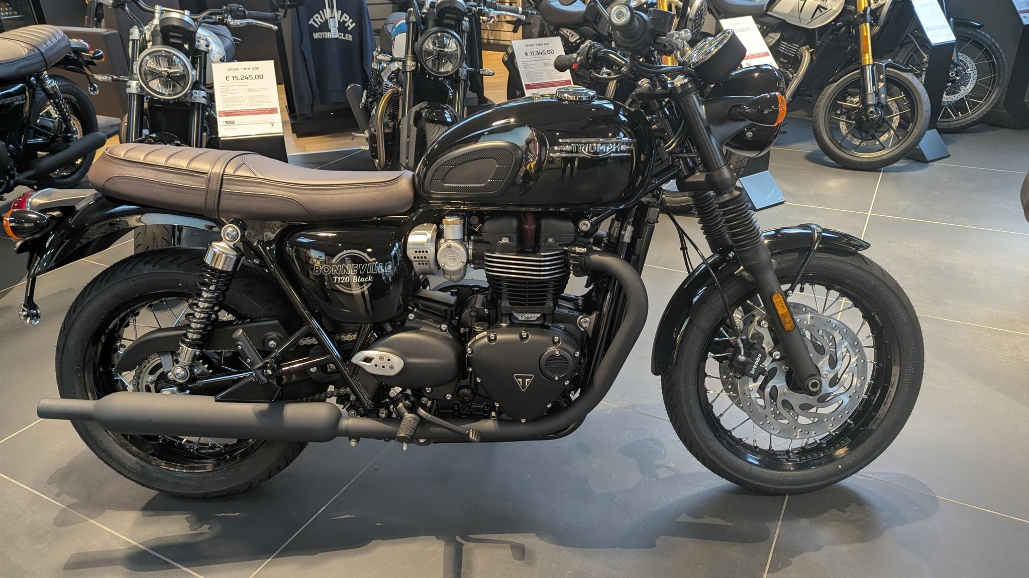 Triumph Bonneville T120 Black