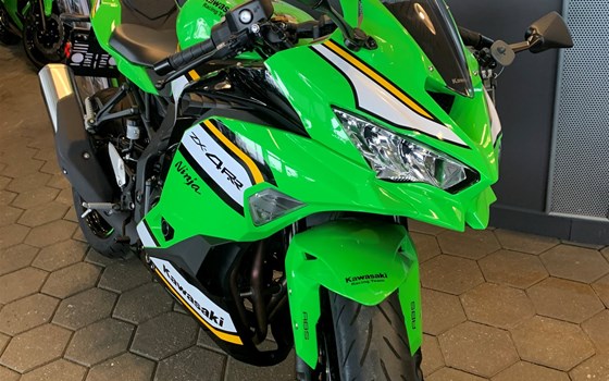 Gebrauchtmotorrad Kawasaki Ninja ZX-4RR - Bild 1