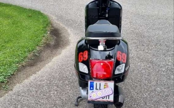 Gebrauchtmotorrad Vespa GTS 125 - Bild 3