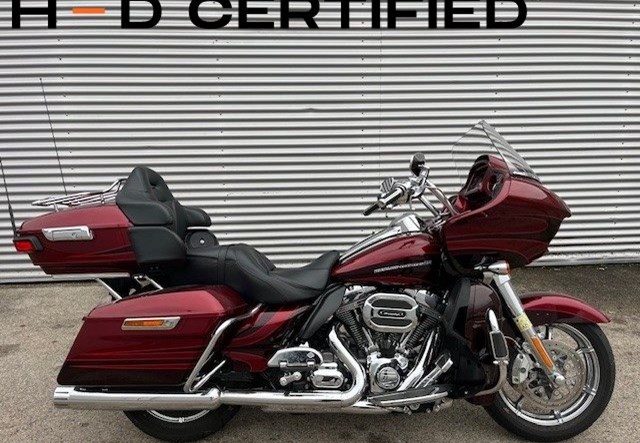 Harley-Davidson CVO Road Glide Ultra FLTRUSE (Burgundy Blaze & Typhoon Maroon)