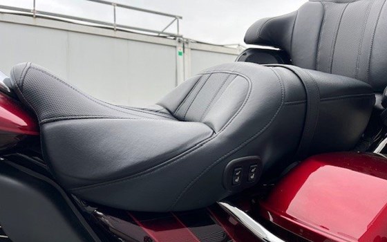 Gebrauchtmotorrad Harley-Davidson CVO Road Glide Ultra FLTRUSE - Bild 10