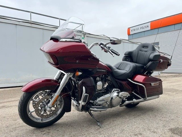 Harley-Davidson CVO Road Glide Ultra FLTRUSE (Burgundy Blaze & Typhoon Maroon) - Bild 11