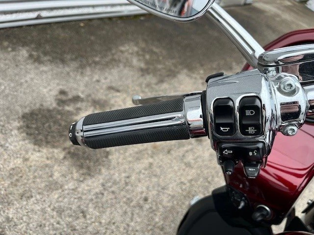 Harley-Davidson CVO Road Glide Ultra FLTRUSE (Burgundy Blaze & Typhoon Maroon) - Bild 14