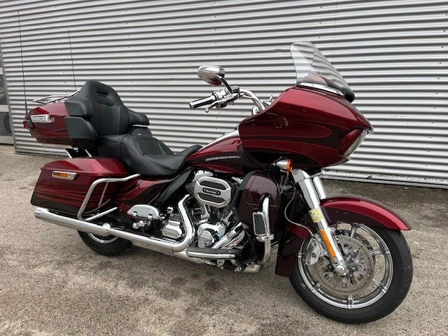Harley-Davidson CVO Road Glide Ultra FLTRUSE (Burgundy Blaze & Typhoon Maroon) - Bild 4