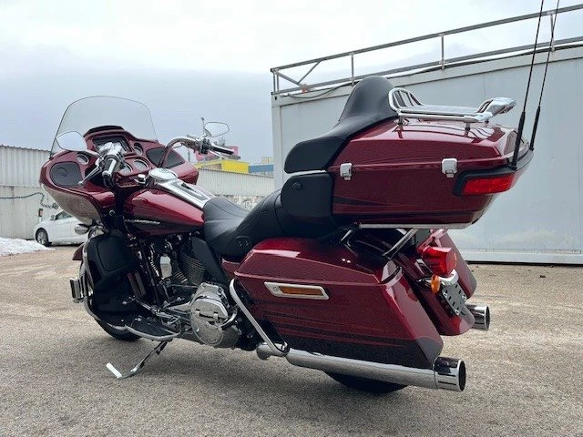 Harley-Davidson CVO Road Glide Ultra FLTRUSE (Burgundy Blaze & Typhoon Maroon) - Bild 9