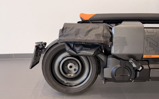 Gebrauchtmotorrad BMW CE 04 - Bild 2