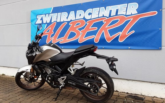 Gebrauchtmotorrad Honda CB125R - Bild 2