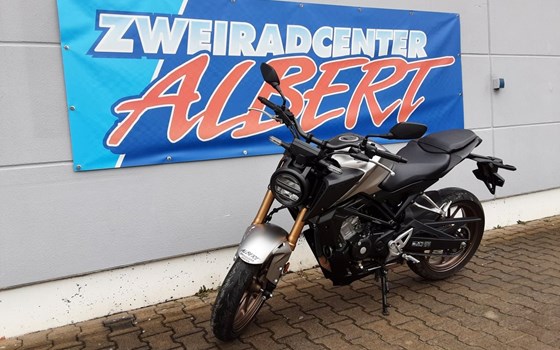 Gebrauchtmotorrad Honda CB125R - Bild 3