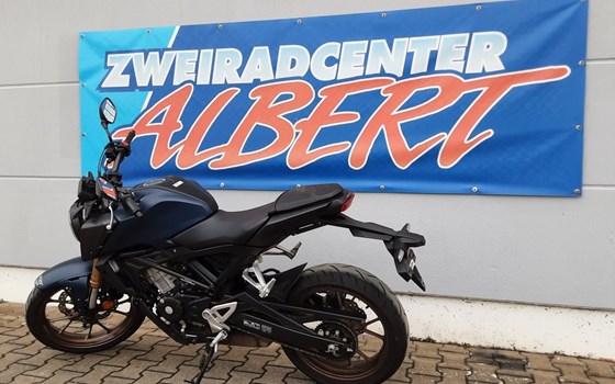 Gebrauchtmotorrad Honda CB125R - Bild 2