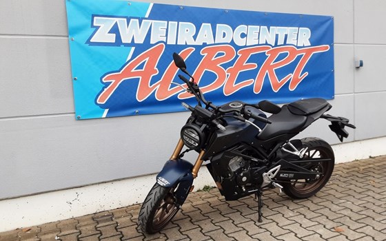 Gebrauchtmotorrad Honda CB125R - Bild 3