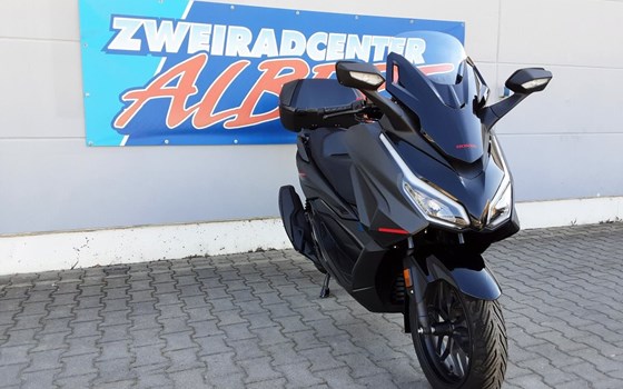 Gebrauchtmotorrad Honda Forza 350 Special Edition - Bild 8