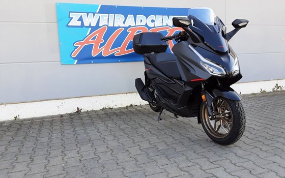 Gebrauchtmotorrad Honda Forza 125 Special Edition - Bild 7