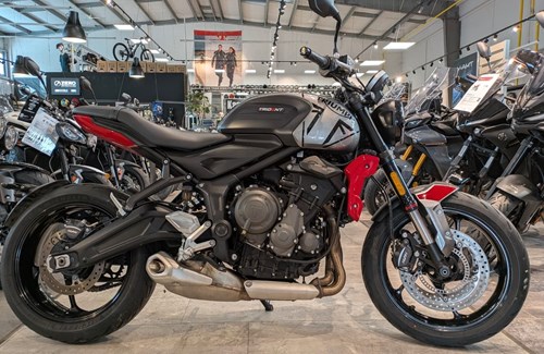 Gebrauchtmotorrad Triumph Trident 660