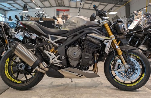 Gebrauchtmotorrad Triumph Speed Triple 1200 RS