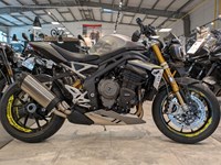 Gebrauchtmotorrad Triumph Speed Triple 1200 RS
